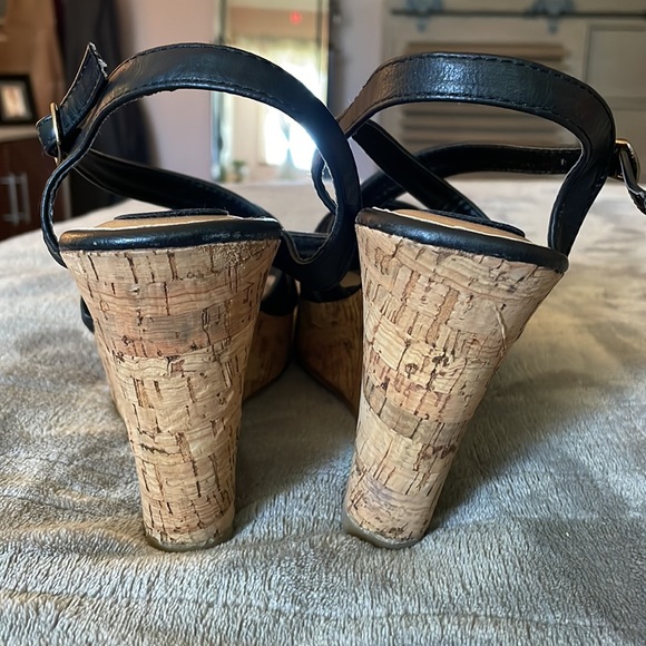 Beston black and cork wedge heel with buckle closure SZ 8 - Picture 4 of 9